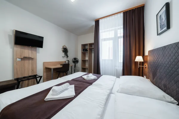 penzion-homer-slany-ubytovani-levne-nedaleko-prahy-noir-hotels-dvouluzkovy-pokoj