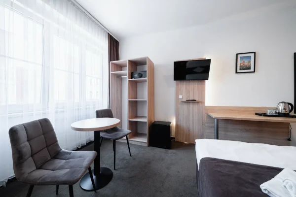 penzion-homer-slany-ubytovani-levne-nedaleko-prahy-noir-hotels-triluzkovy-pokoj