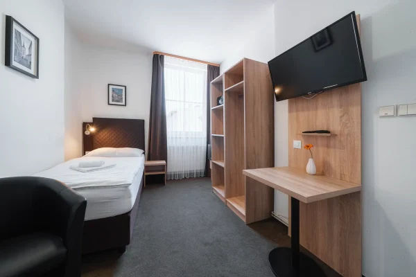 penzion-homer-slany-ubytovani-levne-nedaleko-prahy-noir-hotels-jednoluzkovy-pokoj