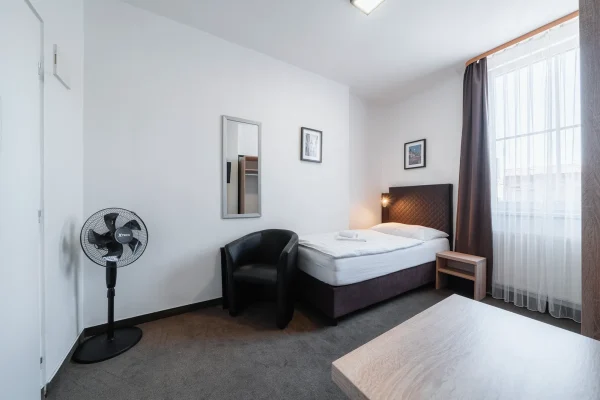 penzion-homer-slany-ubytovani-levne-nedaleko-prahy-noir-hotels-jednoluzkovy-pokoj