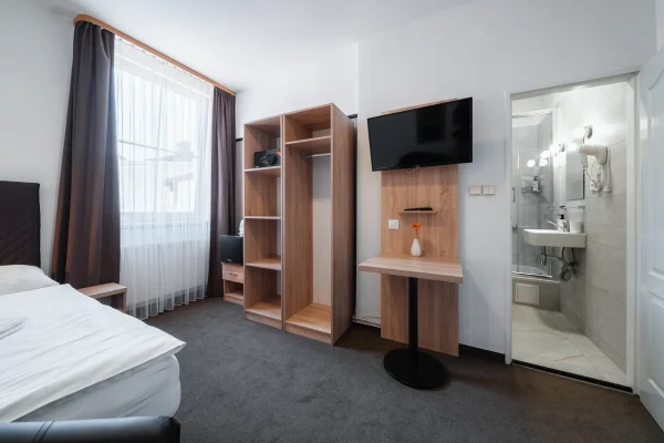 penzion-homer-slany-ubytovani-levne-nedaleko-prahy-noir-hotels-jednoluzkovy-pokoj