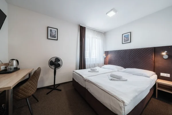 penzion-homer-slany-ubytovani-levne-nedaleko-prahy-noir-hotels-dvouluzkovy-pokoj