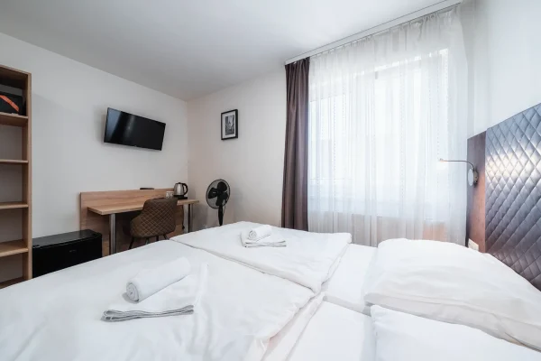 penzion-homer-slany-ubytovani-levne-nedaleko-prahy-noir-hotels-dvouluzkovy-pokoj