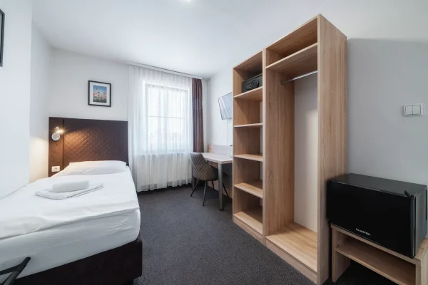 penzion-homer-slany-ubytovani-levne-nedaleko-prahy-noir-hotels-jednoluzkovy-pokoj