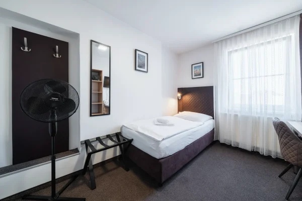penzion-homer-slany-ubytovani-levne-nedaleko-prahy-noir-hotels-jednoluzkovy-pokoj