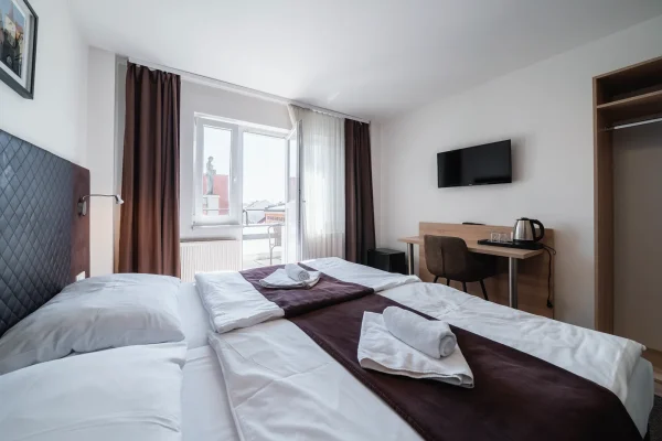 penzion-homer-slany-ubytovani-levne-nedaleko-prahy-noir-hotels-dvouluzkovy-pokoj-s-terasou