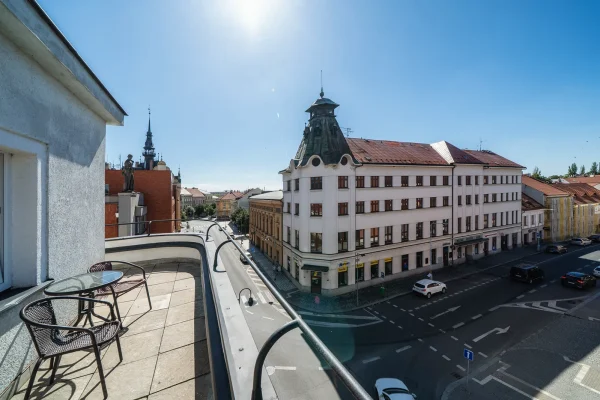 penzion-homer-slany-ubytovani-levne-nedaleko-prahy-noir-hotels-dvouluzkovy-pokoj-s-terasou